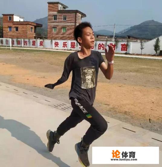 姚明为何会邀请独臂少年张家城为CBA揭幕战跳球呢？_cba复赛揭幕战结果