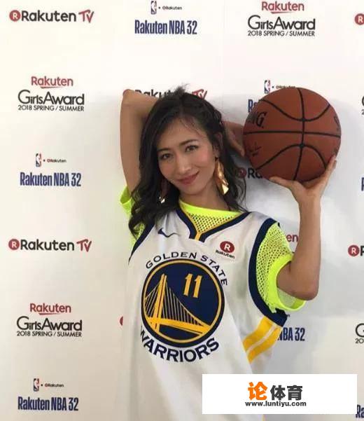 日本最美NBA记者宫河玛雅，与中国NBA主播张曼源相比，谁的颜值更高呢？_NBA翘臀