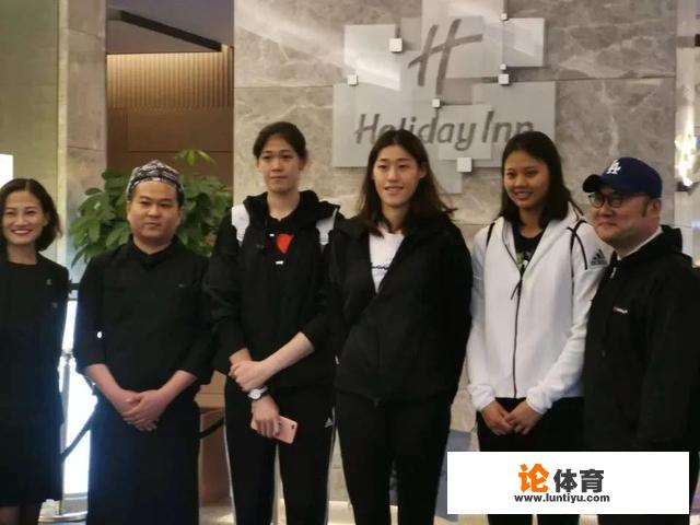 特大好消息！李盈莹龚翔宇刘晓彤三位国手已抵津门，球迷朋友们，你们高兴了吗？_全国小学排球比赛报道通知