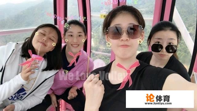 特大好消息！李盈莹龚翔宇刘晓彤三位国手已抵津门，球迷朋友们，你们高兴了吗？_全国小学排球比赛报道通知