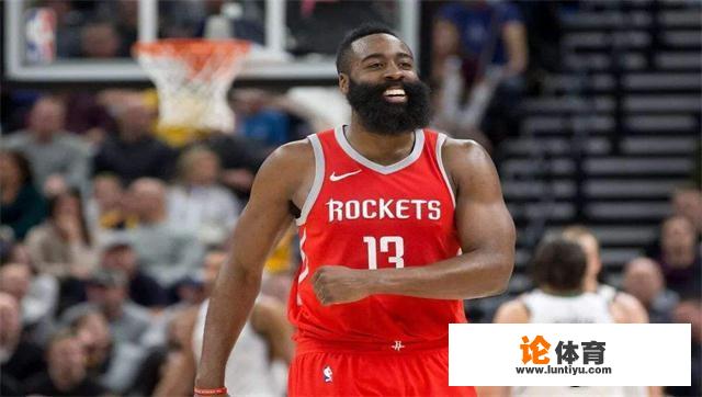 在NBA历史中，哪些球星打出的三双数据最令人震撼？_nba连续三双记录