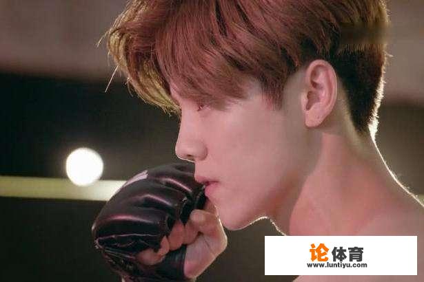 搏击冠军方便炮轰《甜蜜暴击》主角“娘炮”,杨建平发声支持鹿晗,对此你怎么看?_兵乓球爆笑神剧 搏击冠军方便炮轰《甜蜜暴击》主角“娘炮”,杨建平发声支持鹿晗,对此你怎么看?_兵乓球爆笑神剧