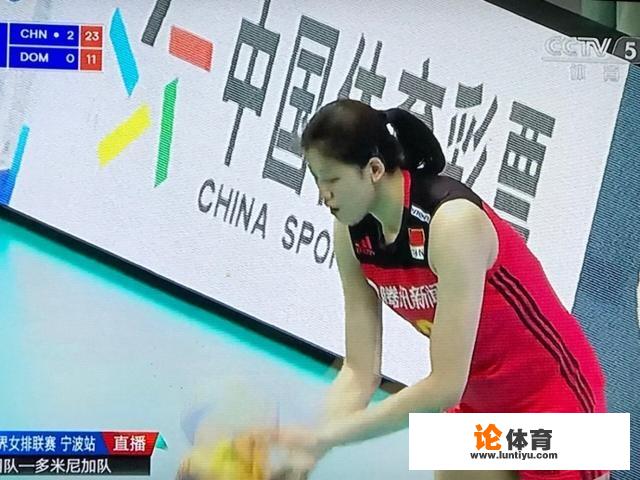 中国女排3-0轻取多米尼亚，央视解说：赛后总结有难度，对此你怎么看？_排球赛中国对美国比赛成绩