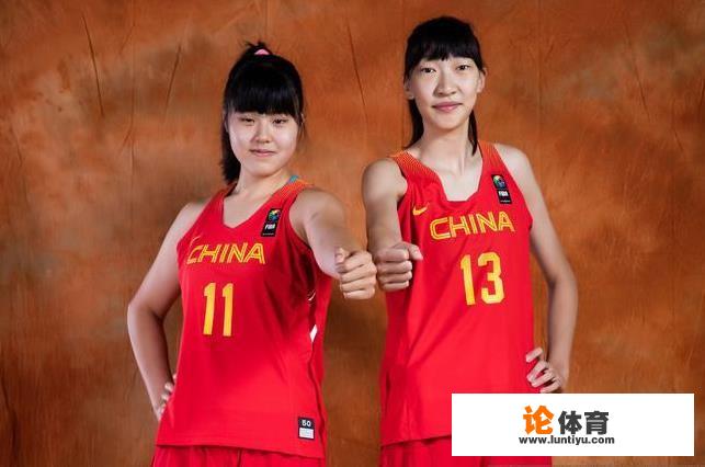 李月汝和韩旭在女篮队伍中鹤立鸡群,为什么没有霸气扣篮?_wcba女篮扣篮大赛 李月汝和韩旭在女篮队伍中鹤立鸡群,为什么没有霸气扣篮?_wcba女篮扣篮大赛