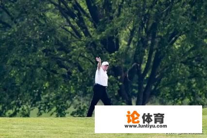 美国新冠死亡人数近10万，特朗普去打高尔夫，如何评价？_网球比赛获奖简讯