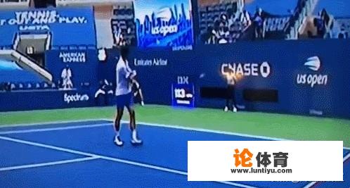 德约发泄击球打中女裁判,直接判负,你怎么看这个判罚?_网球比赛误伤裁判 德约发泄击球打中女裁判,直接判负,你怎么看这个判罚?_网球比赛误伤裁判