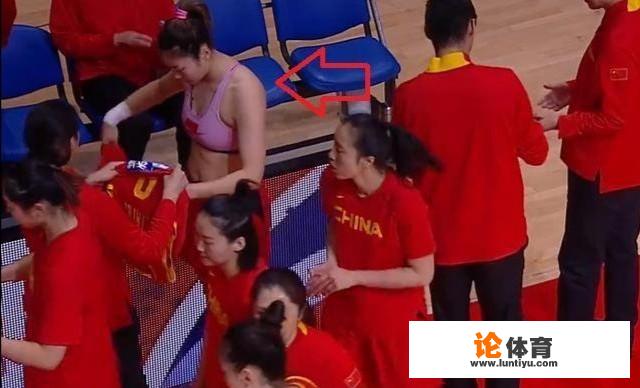 中国女篮主力李梦两获大赛MVP，场下打扮也很漂亮，你怎么看？_2021年wcba奖项