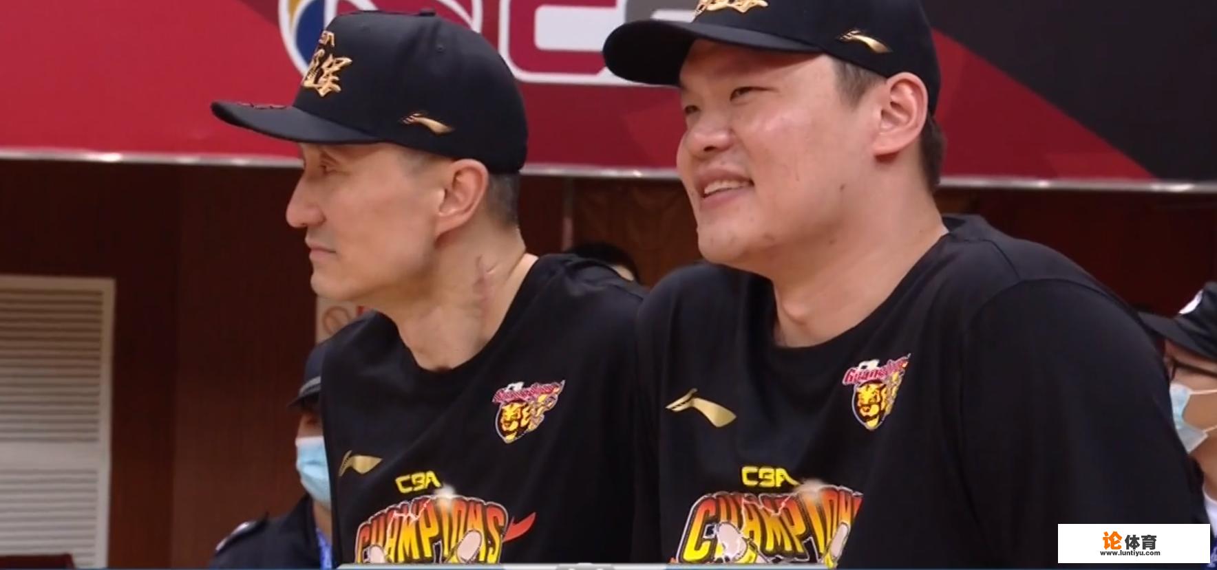 广东登顶CBA总冠军舞台，教练杜锋为什么会泪洒洗现场呢？_广东夺cba总冠军杜锋