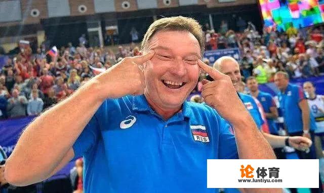 中国和俄罗斯的女排世界杯比赛中,俄罗斯教练疑似咸猪手而引起争议,这是怎么一回事?_俄罗斯军人沙滩排球比赛 中国和俄罗斯的女排世界杯比赛中,俄罗斯教练疑似咸猪手而引起争议,这是怎么一回事?_俄罗斯军人沙滩排球比赛