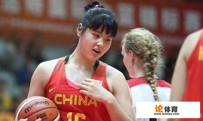 女篮小将李月汝为什么会被球迷称为女篮“最萌大中锋”呢？_wcba试训资格