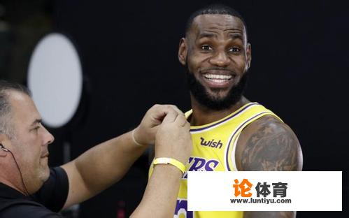 詹姆斯去了西部，新赛季NBA收视率出现大幅度下滑，TNT较去年相比下滑26%，你怎么看？_nba落魄