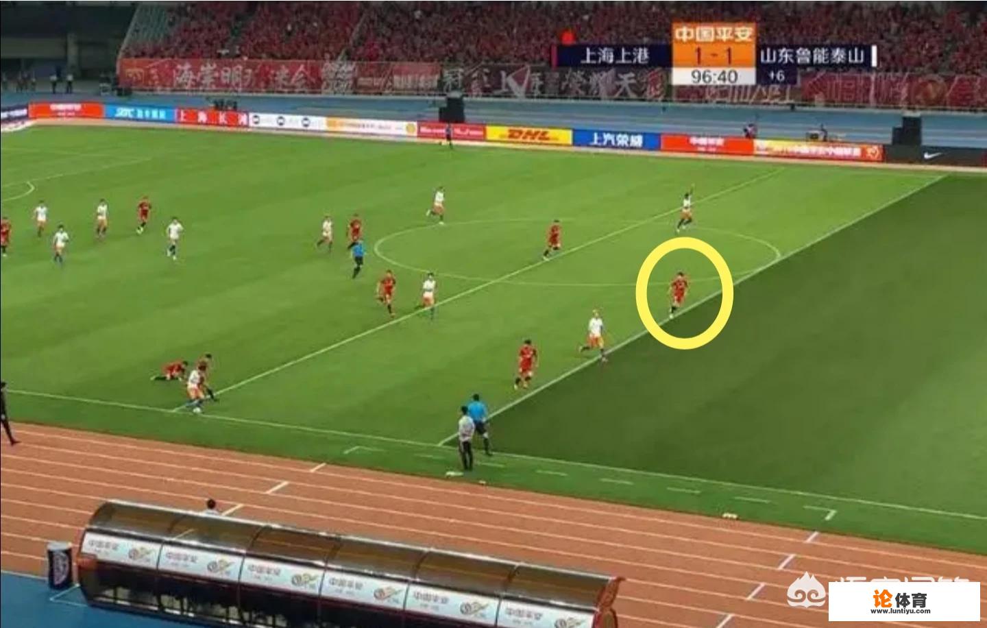 沪鲁争议判罚上了《人民日报》,裁判负责人自圆其说引发更大争议,你怎么看?_人民日报最新中超裁判 沪鲁争议判罚上了《人民日报》,裁判负责人自圆其说引发更大争议,你怎么看?_人民日报最新中超裁判