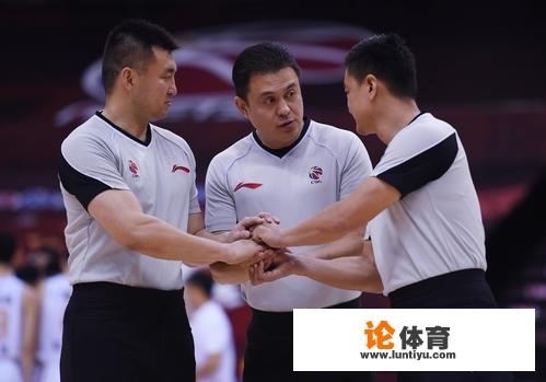 50号裁判杨晓光吹黑哨为什么姚明不敢明罚他？_黑哨吹罚wcba