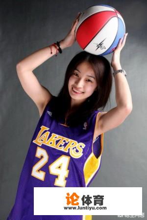 为什么现在的一些女生这么流行穿nba球衣？_女nba球衣