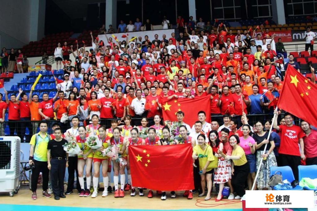 U20女排世青赛日本3-2逆转意大利夺冠！日本八连胜夺冠而中国第七，你怎么看？_日本女子单人排球比赛视频