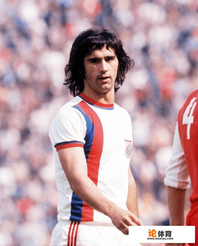 德甲历史上最伟大的前锋是谁呢?莱万可以排第几呢 德甲历史上最伟大的前锋是谁呢?莱万可以排第几呢