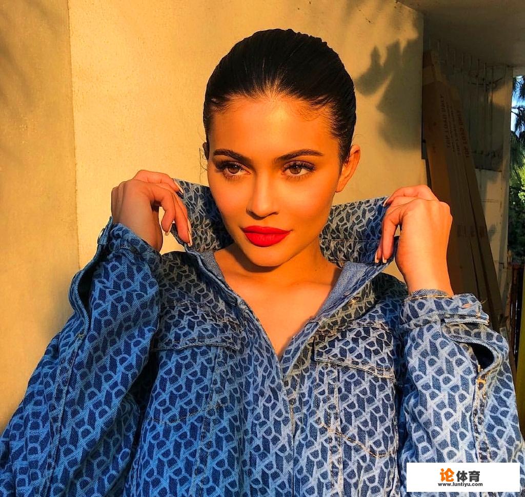 经常和NBA打交道的卡戴珊姐妹中,凯莉·詹娜被称之为“才貌双全”,你怎么看 经常和NBA打交道的卡戴珊姐妹中,凯莉·詹娜被称之为“才貌双全”,你怎么看