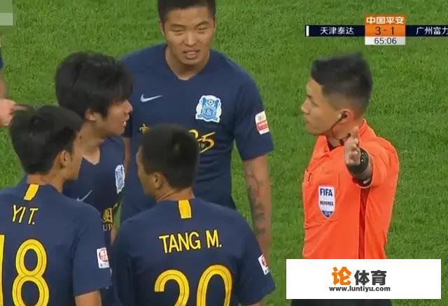 富力老将卢琳30秒内两张黄牌被罚下,中超名哨沈寅豪的吹罚是不是过于严厉 富力老将卢琳30秒内两张黄牌被罚下,中超名哨沈寅豪的吹罚是不是过于严厉