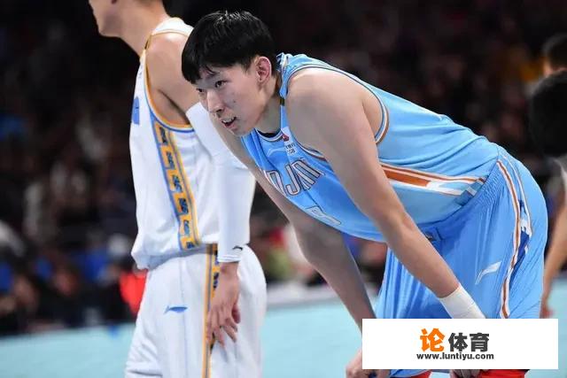 CBA第21轮,新疆客场险胜北京,主队球迷打出外国国旗疑讽刺周琦,他会被处罚吗 CBA第21轮,新疆客场险胜北京,主队球迷打出外国国旗疑讽刺周琦,他会被处罚吗