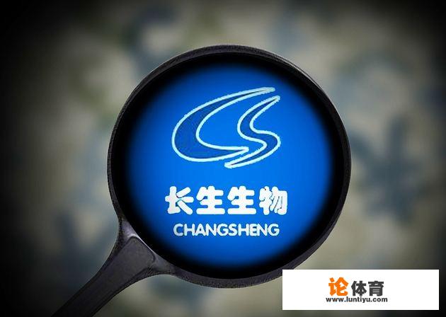 绝地求生跑路的时候怎么让手里枪放背包里