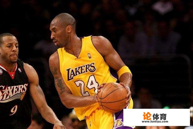 “告诉伊戈达拉,我今天要得50分。”科比当年为什么会特意跑到76人更衣室放狠话 “告诉伊戈达拉,我今天要得50分。”科比当年为什么会特意跑到76人更衣室放狠话