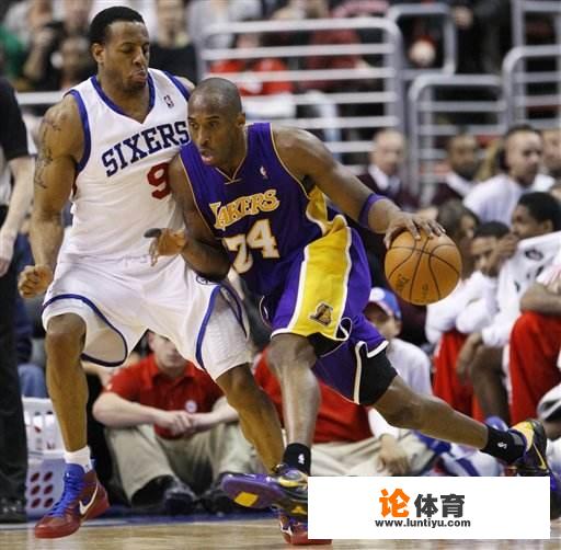 “告诉伊戈达拉,我今天要得50分。”科比当年为什么会特意跑到76人更衣室放狠话 “告诉伊戈达拉,我今天要得50分。”科比当年为什么会特意跑到76人更衣室放狠话