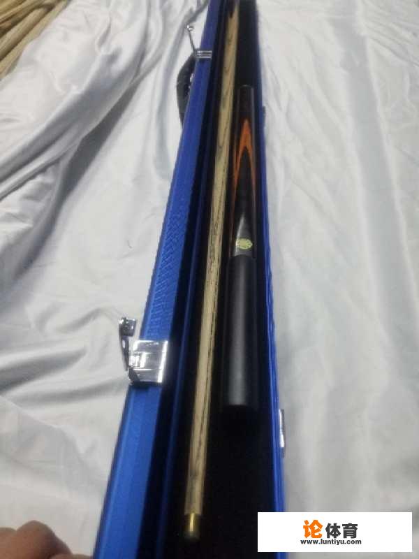 在打台球的时候,应该如何选择球杆?有哪些打台球的小技巧可以推荐 在打台球的时候,应该如何选择球杆?有哪些打台球的小技巧可以推荐