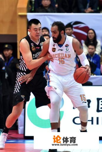 辽宁男篮对阵四川男篮时,为什么辽宁所有球员的球袜是黑色的,有什么寓意吗 辽宁男篮对阵四川男篮时,为什么辽宁所有球员的球袜是黑色的,有什么寓意吗