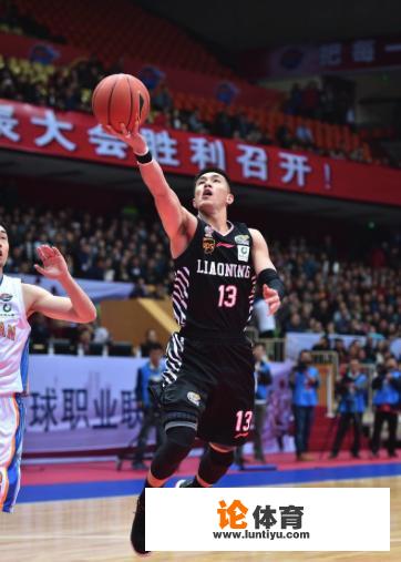 辽宁男篮对阵四川男篮时,为什么辽宁所有球员的球袜是黑色的,有什么寓意吗 辽宁男篮对阵四川男篮时,为什么辽宁所有球员的球袜是黑色的,有什么寓意吗