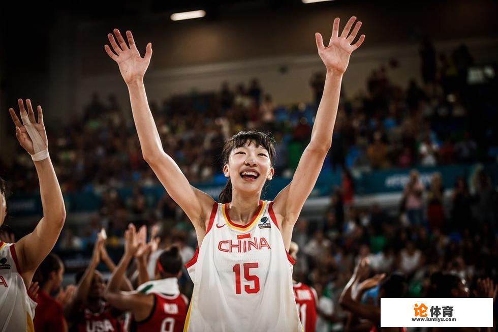 面对美国女篮，18岁的韩旭砍下20分5板，你觉得她未来能否进入WNBA？你怎么看