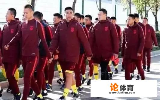 中超转会市场令人困惑：冯伯元转会费高达1800万，而韦世豪仅有2000万，你有何看法?