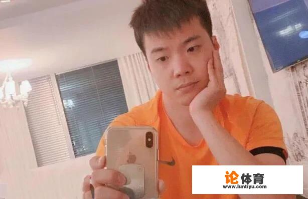 前夫黄毅清被捕后，黄奕母女现状如何