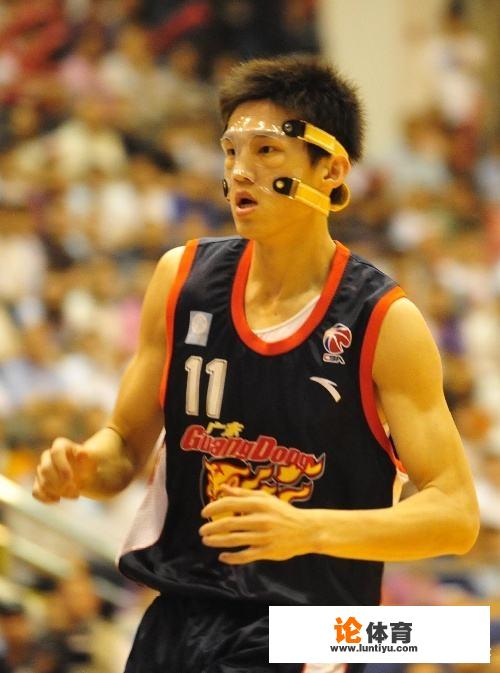 2010-2011CBA中国职业篮球赛广东宏远队参赛队员名单中没有周鹏