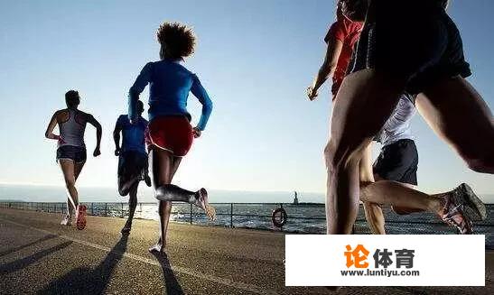 百米冲刺最后一刻为什么要点头