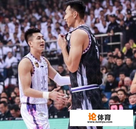 CBA全明星正赛，郭艾伦调皮技痒挑衅易建联，两人solo八人罚站，你怎么看