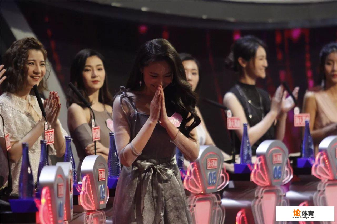 东安湖体育公园灯光秀时间