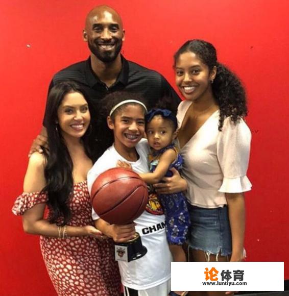 恭喜！科比正式进军女子职业排球，库兹马声援詹皇，莫雷又膨胀了，你怎么看