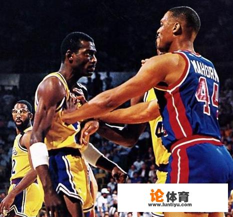 nba 2004年的，奥本山宫殿斗殴事件，是怎麼回事