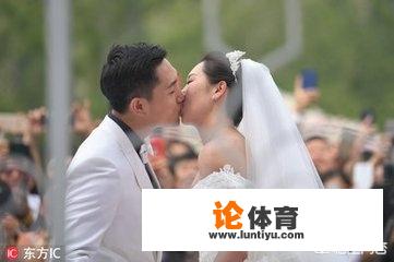 大满贯得主李晓霞即将当妈，挺“孕肚”现身观看乒乓球全国锦标赛。你怎么看？