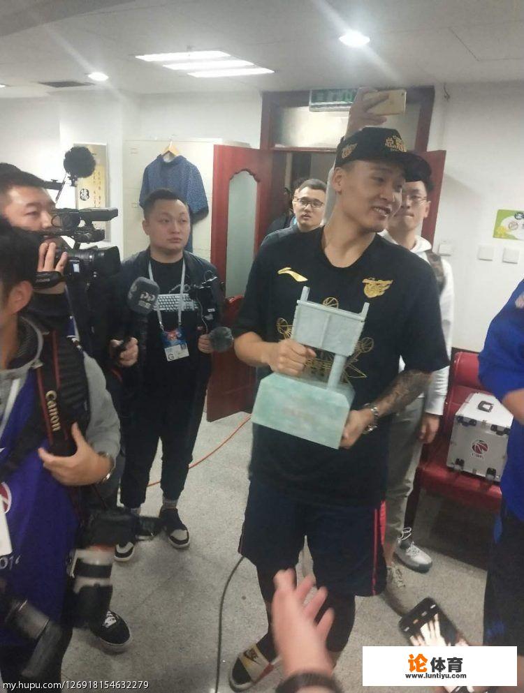 广东男篮夺冠时刻 广东男篮夺冠时刻