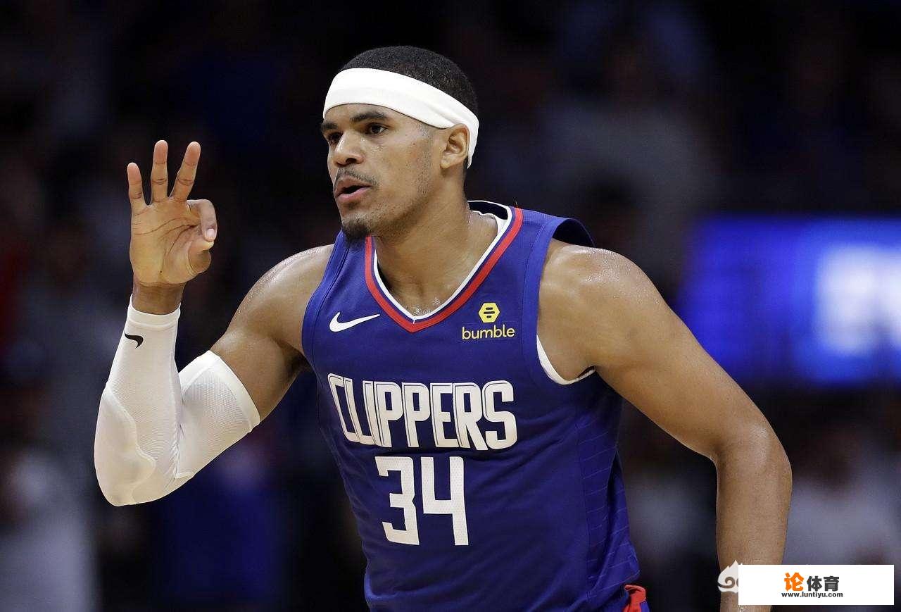 近日美媒排出NBA现役10大未入选全明星球星排名,布克第6,康利第1,你怎么看? 近日美媒排出NBA现役10大未入选全明星球星排名,布克第6,康利第1,你怎么看?