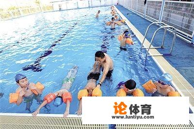 游泳时喝水会有什么后果? 游泳时喝水会有什么后果?