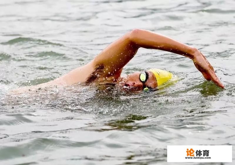 游泳时喝水会有什么后果? 游泳时喝水会有什么后果?