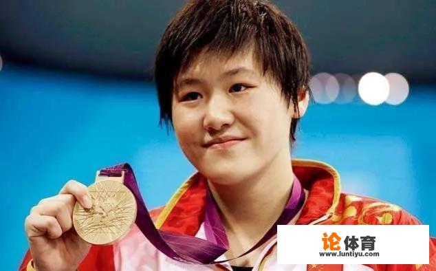 中国游泳队穿羽绒服起啥作用？