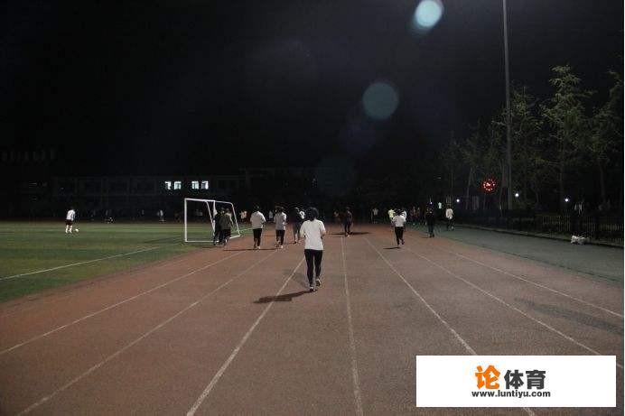 跑三千米之前应注意什么？