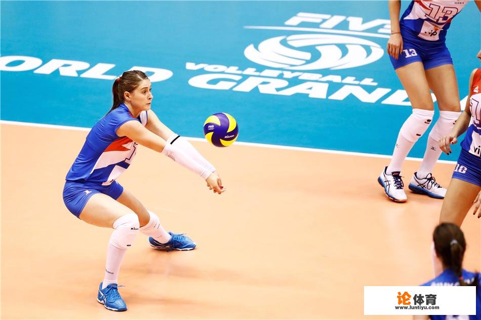 排球接球老是接不稳怎么办？