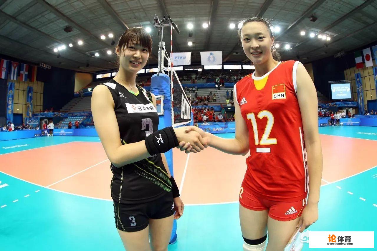 女排明星赛主办方要求上场球员需化淡妆,网友直呼毫无必要。你怎么看? 女排明星赛主办方要求上场球员需化淡妆,网友直呼毫无必要。你怎么看?