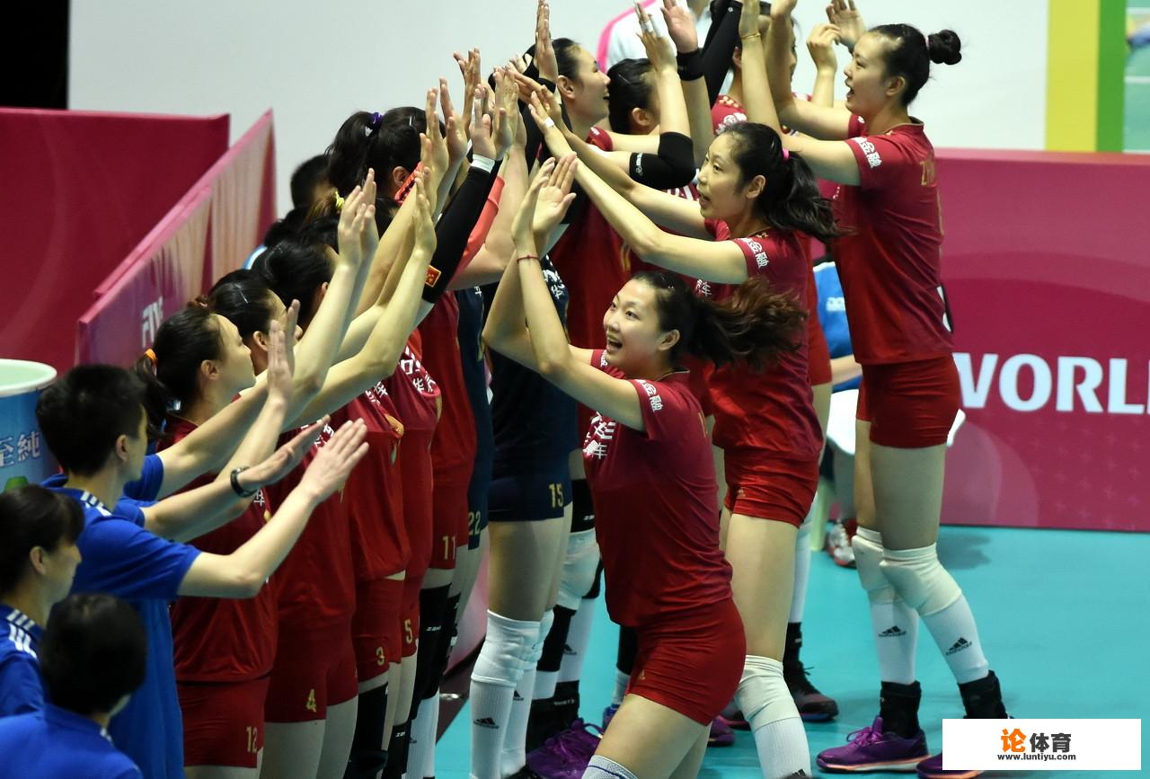 女排明星赛主办方要求上场球员需化淡妆,网友直呼毫无必要。你怎么看? 女排明星赛主办方要求上场球员需化淡妆,网友直呼毫无必要。你怎么看?