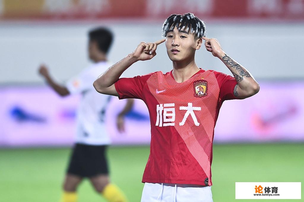 韦世豪遇留洋契机:潜在下家西甲格拉纳达锋线集体低迷,恒大全力推动留洋,你怎么看? 韦世豪遇留洋契机:潜在下家西甲格拉纳达锋线集体低迷,恒大全力推动留洋,你怎么看?