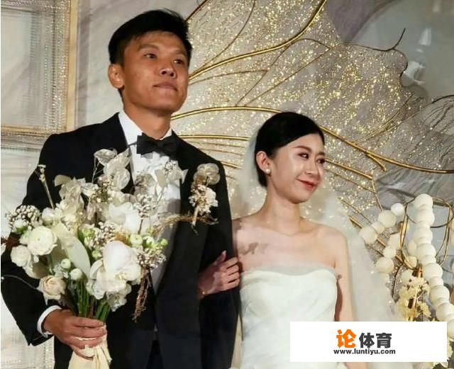 邹正大婚娇妻美丽动人，恒大会否把他召回做李学鹏替补？